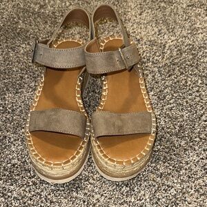5/$20 Universal Thread Brown Espadrille Sandals